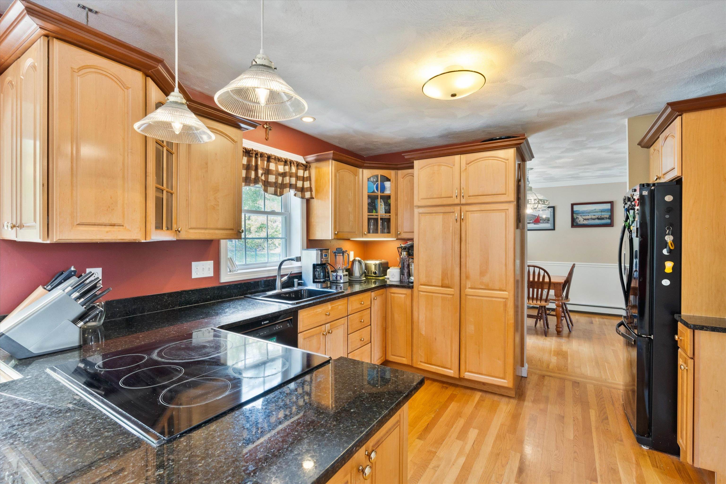 8 Orchard Drive Derry, NH 03038 - Photo 4 of 60