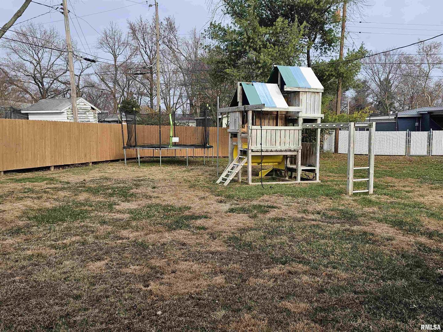 413 West Beacon Court Mount Vernon, IL 62864 - Photo 14 of 34 a view of backyard with wooden fence