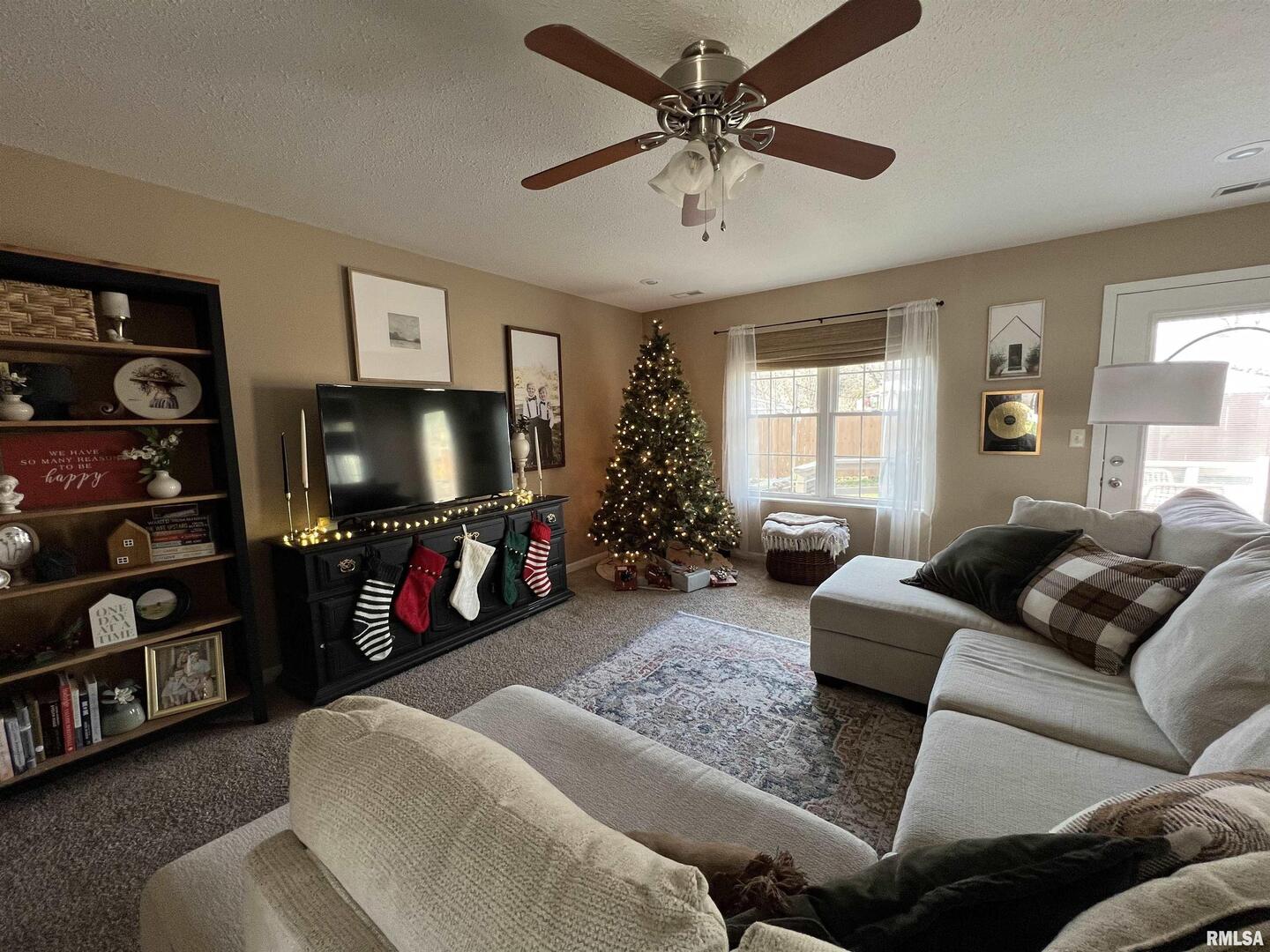 413 West Beacon Court Mount Vernon, IL 62864 - Photo 18 of 34 a living room with furniture and a flat screen tv