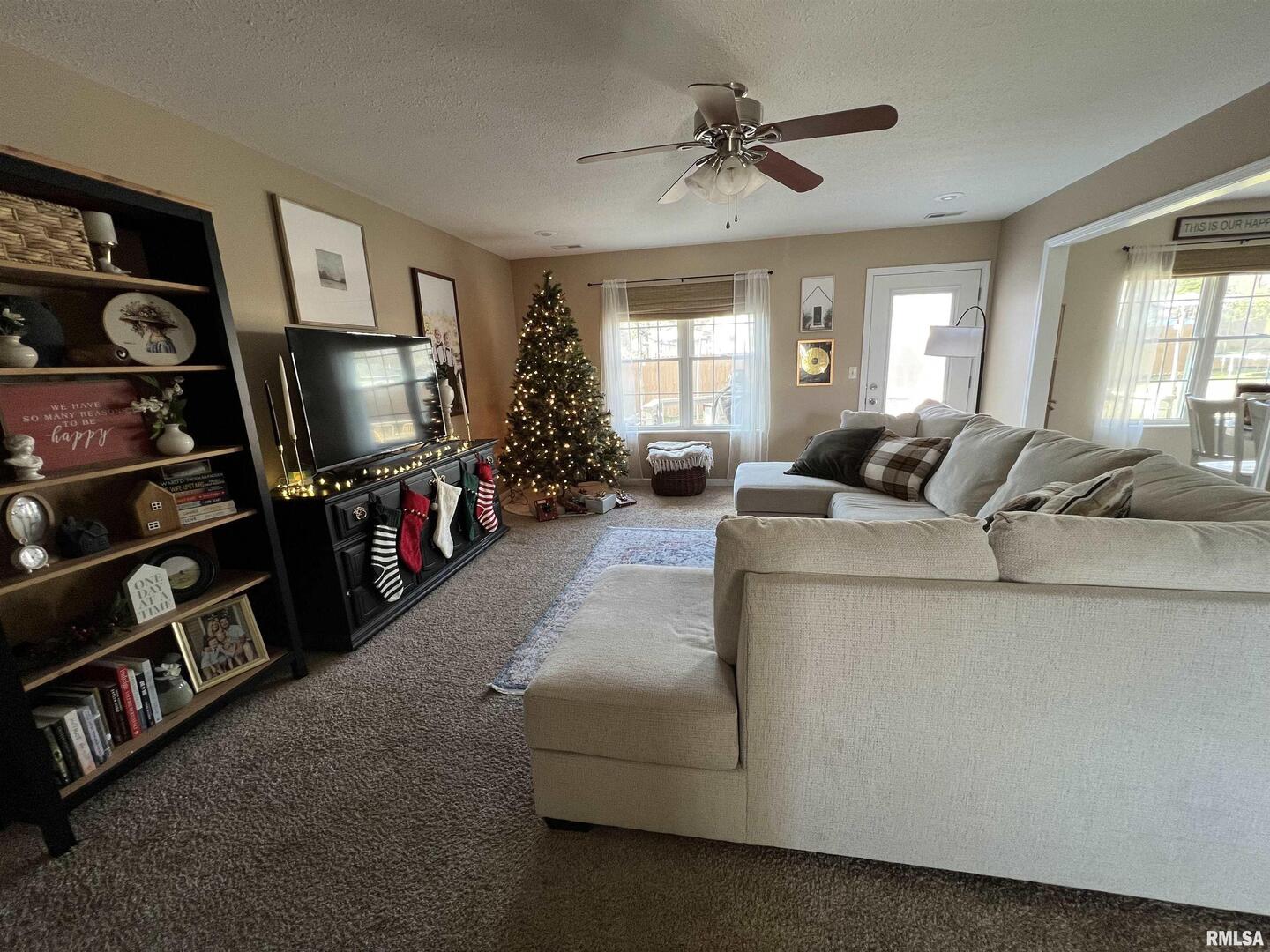 413 West Beacon Court Mount Vernon, IL 62864 - Photo 20 of 34 a living room with furniture and a flat screen tv
