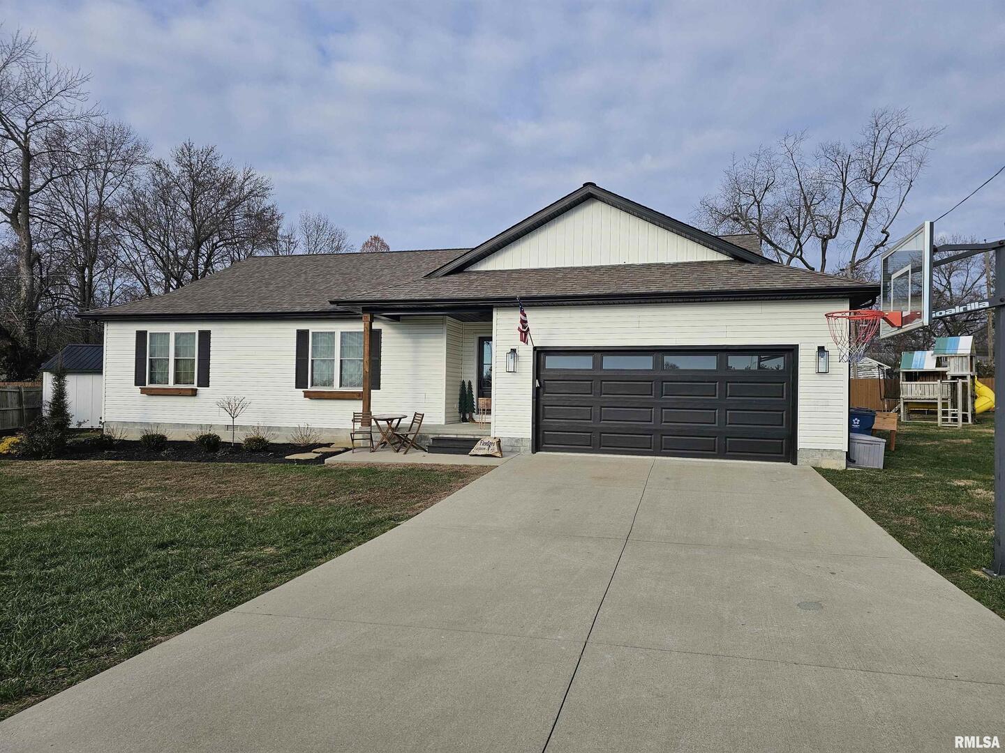 413 West Beacon Court Mount Vernon, IL 62864 - Photo 2 of 34 a front view of a house with a yard and garage