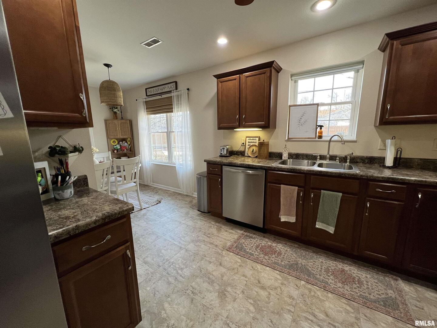 413 West Beacon Court Mount Vernon, IL 62864 - Photo 22 of 34 a kitchen with a sink stove and cabinets