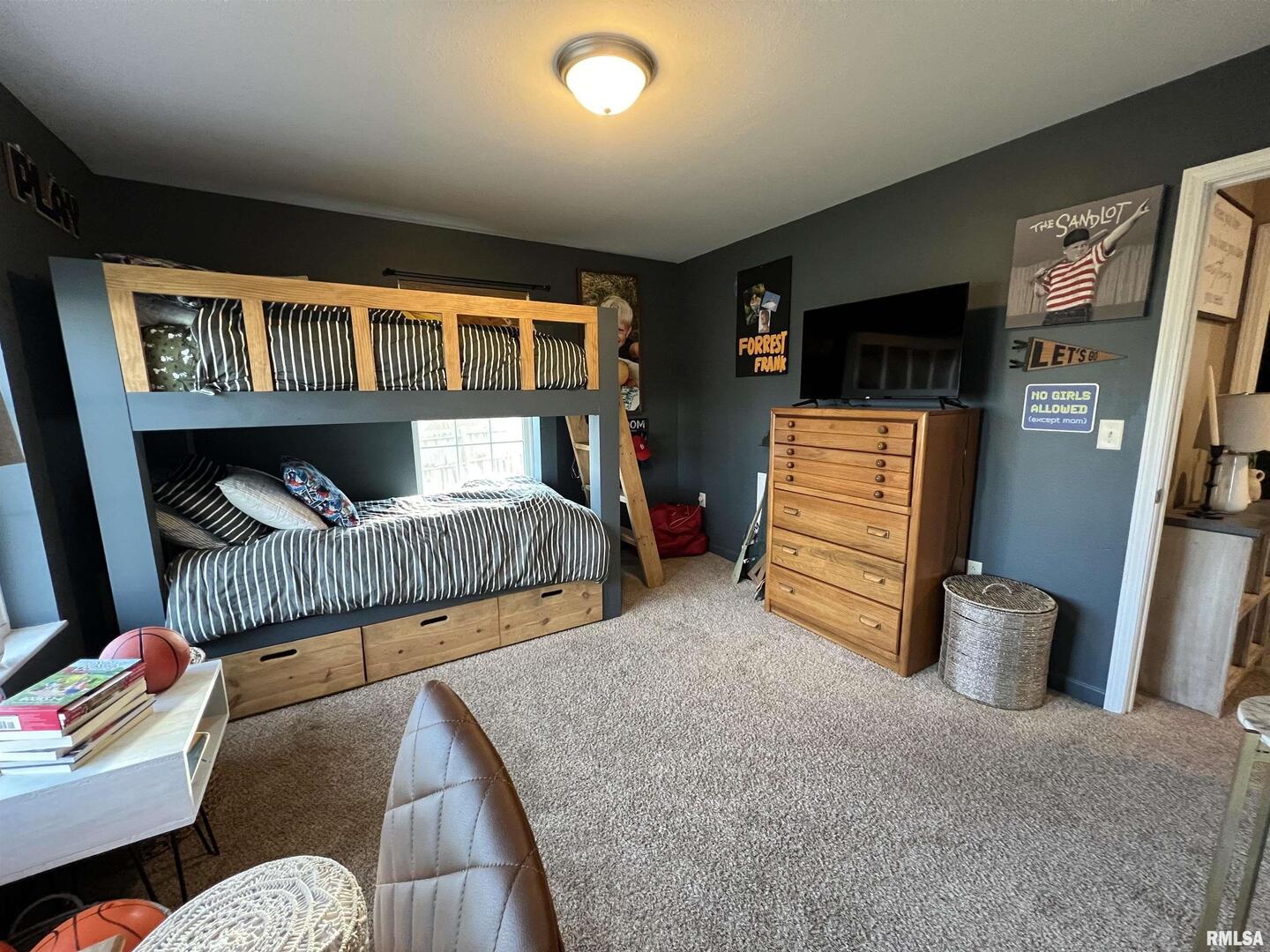 413 West Beacon Court Mount Vernon, IL 62864 - Photo 29 of 34 a bedroom with furniture and a window