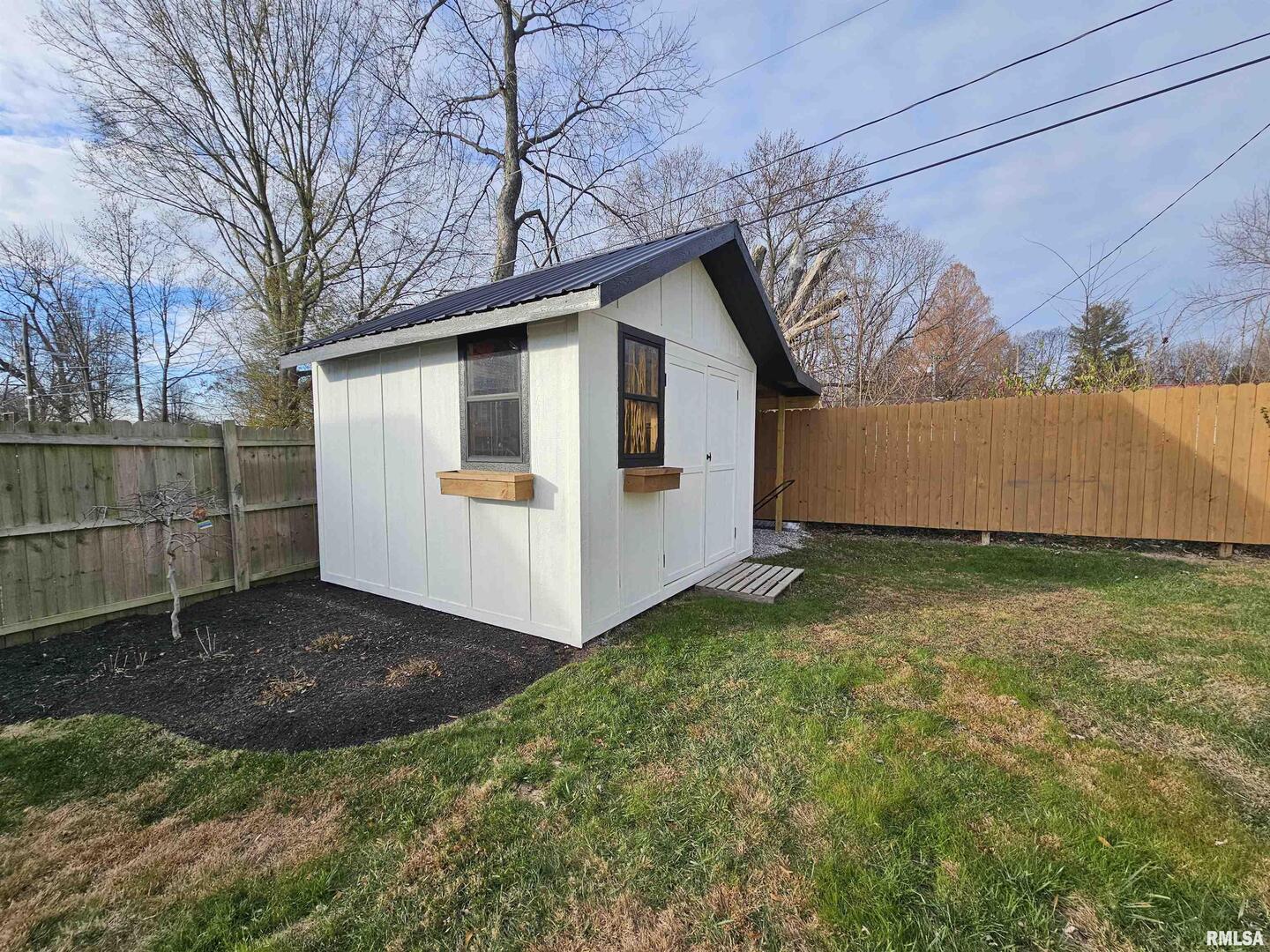 413 West Beacon Court Mount Vernon, IL 62864 - Photo 10 of 34 a white house that has tree in front of it