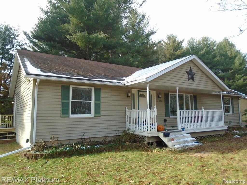 3813 Ponchartrain Pinckney, MI 48169 - Photo 19 of 21 house - front angle.jpg