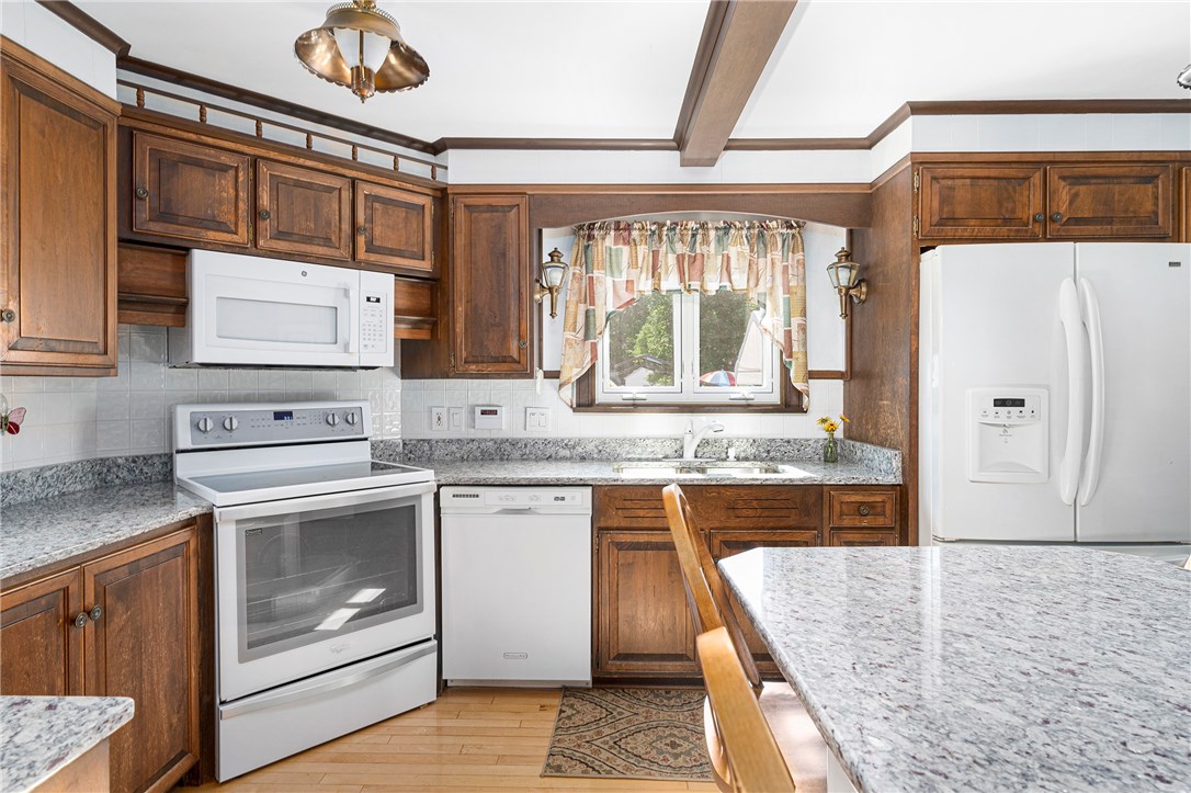 452 River Road Lincoln, RI 02865 - Photo 13 of 50