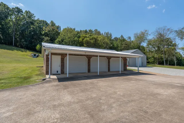 a view of a house with backyard and garden