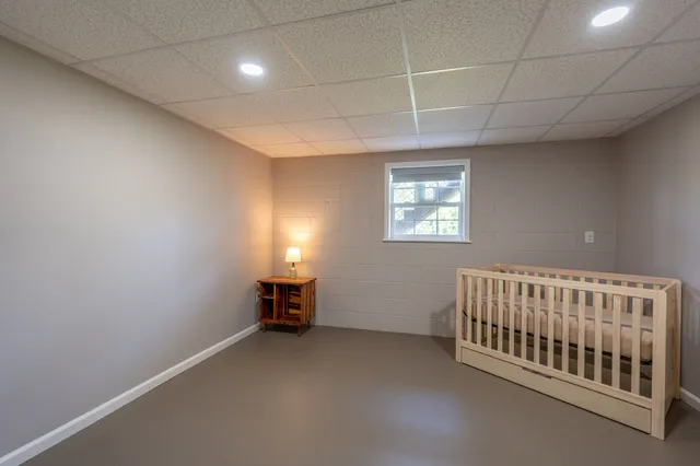 a view of livingroom with furniture and windows