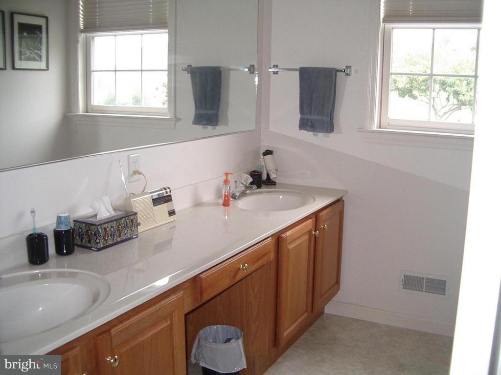 4 Lehigh Court Lititz, PA 17543 - Photo 5 of 6