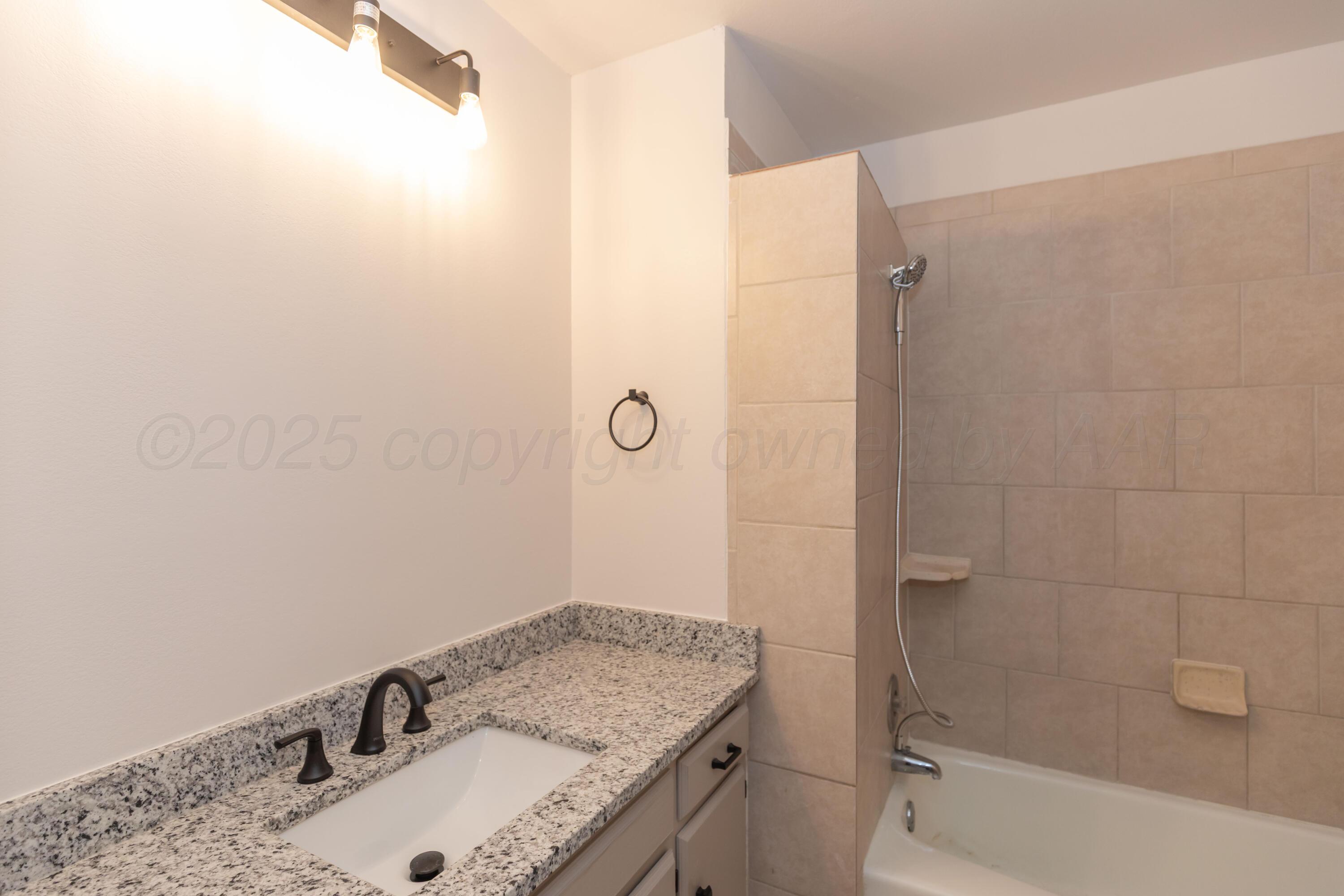 3304 Mockingbird Lane Amarillo, TX 79109 - Photo 24 of 42 BATHROOM 2 VIEW 1