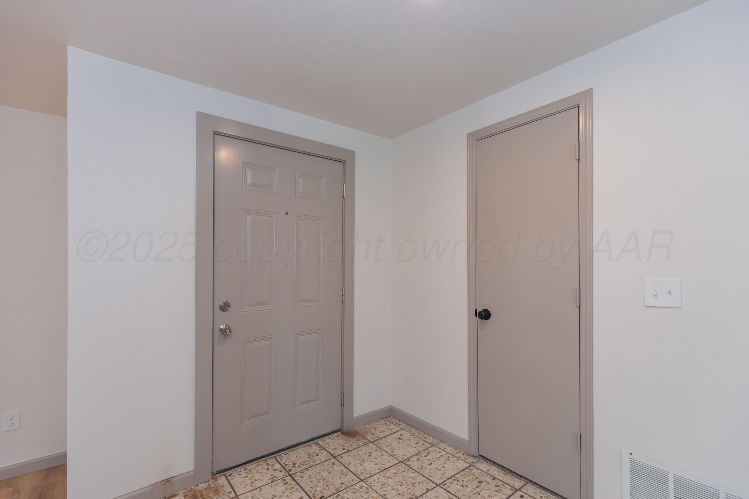 3304 Mockingbird Lane Amarillo, TX 79109 - Photo 3 of 42 ENTRY