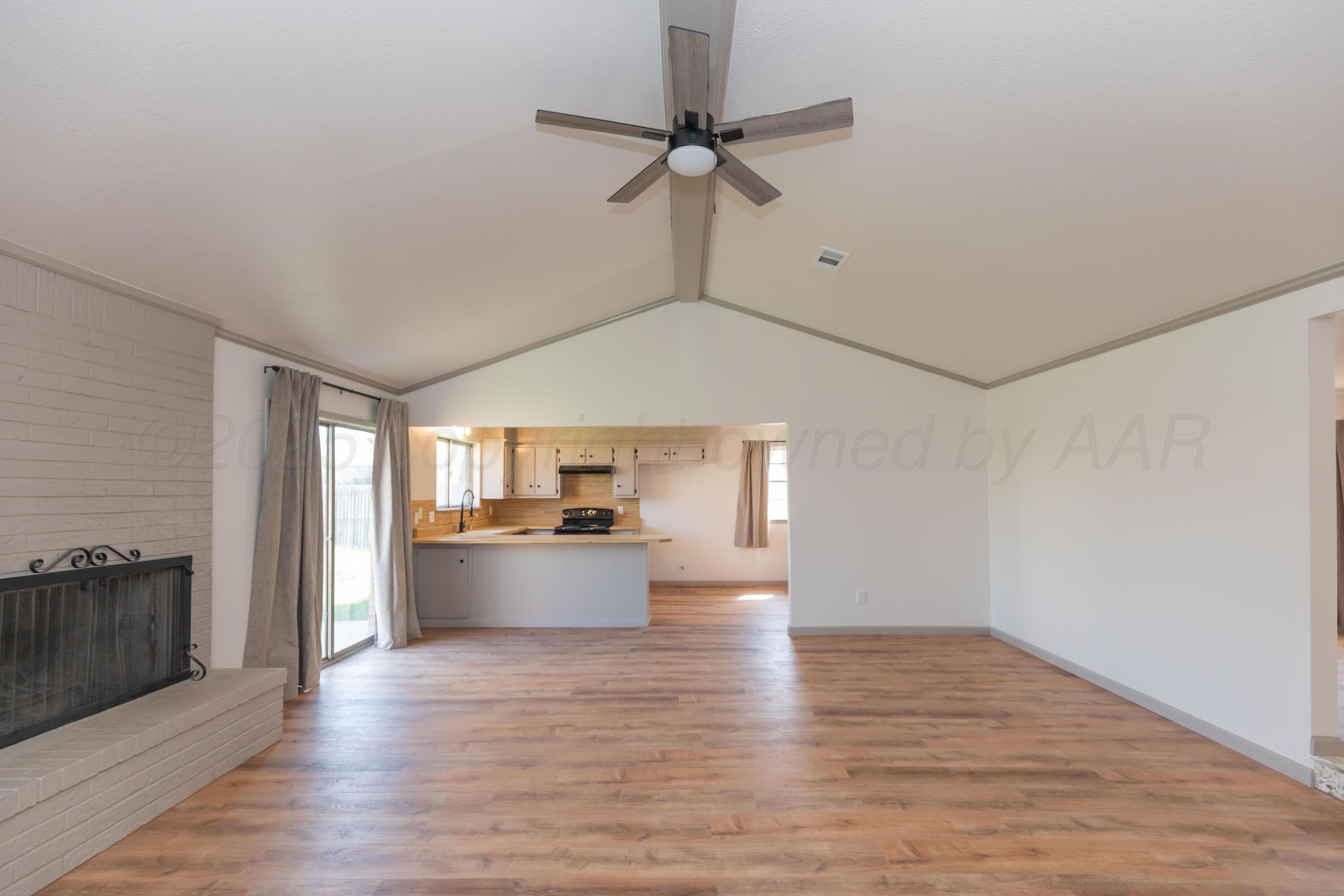 3304 Mockingbird Lane Amarillo, TX 79109 - Photo 5 of 42 LIVING ROOM VIEW 2