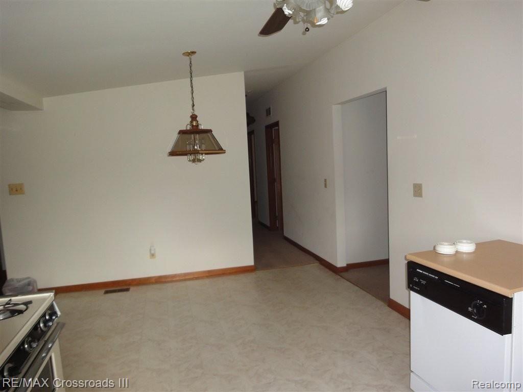 48401 Willis Road Belleville, MI 48111 - Photo 3 of 12 DINING.JPG