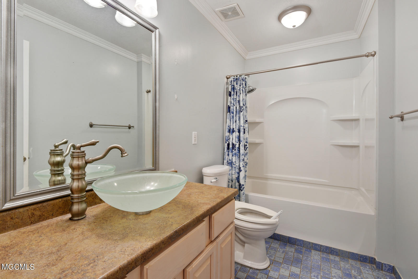 5913 Allen Road Vancleave, MS 39565 - Photo 17 of 26 013_1600x1067_mls_1600x1067