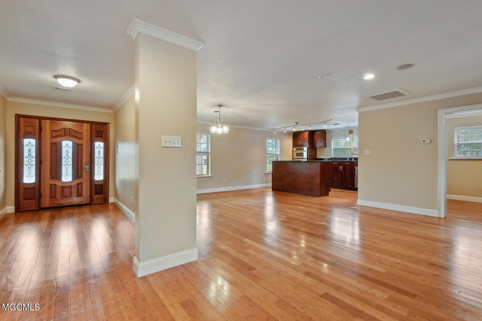 5913 Allen Road Vancleave, MS 39565 - Photo 7 of 26 004_1600x1067_mls_1600x1067