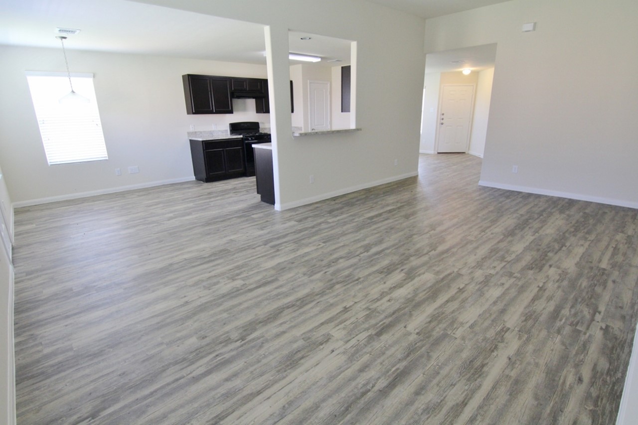 29 Catalina Court Manvel, TX 77578 - Photo 6 of 13 Photos may be representative of the floor plan and not the exact home. Finishes, layout, and features of the actual property for lease may vary.