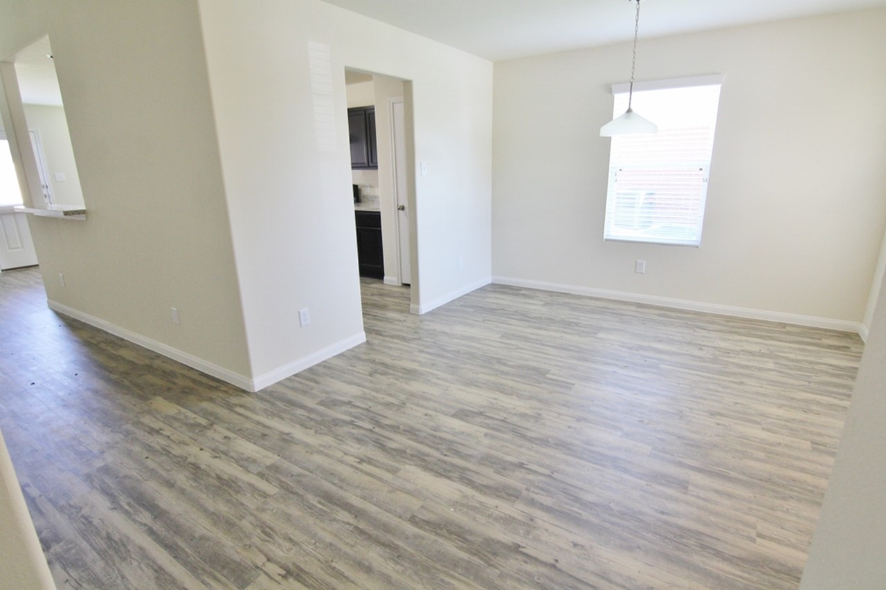 29 Catalina Court Manvel, TX 77578 - Photo 8 of 13 Photos may be representative of the floor plan and not the exact home. Finishes, layout, and features of the actual property for lease may vary.