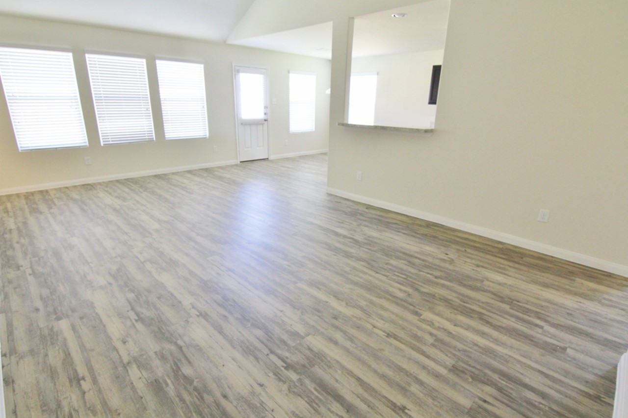 29 Catalina Court Manvel, TX 77578 - Photo 9 of 13 Photos may be representative of the floor plan and not the exact home. Finishes, layout, and features of the actual property for lease may vary.