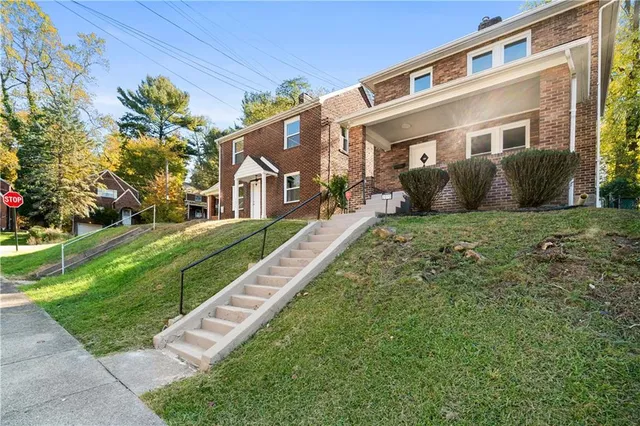 a view of a house with a yard