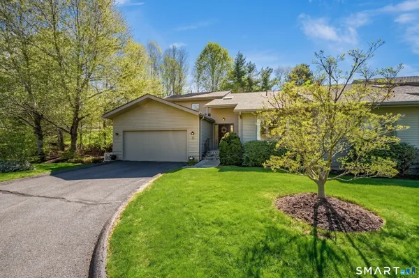 $634,900 | 5 Boxwood Circle, Avon, CT 06001