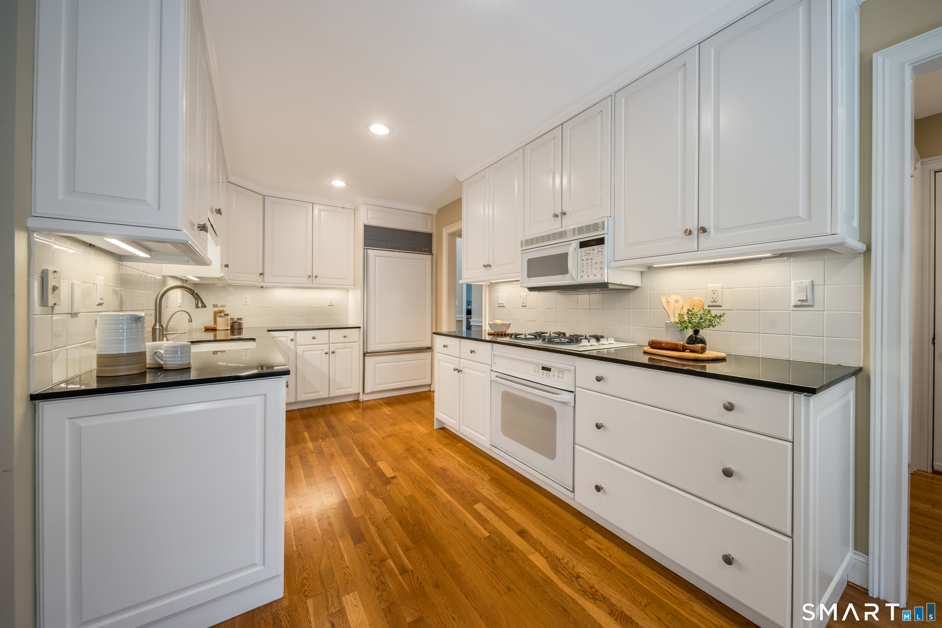 5 Boxwood Circle Avon, CT 06001 - Photo 7 of 37