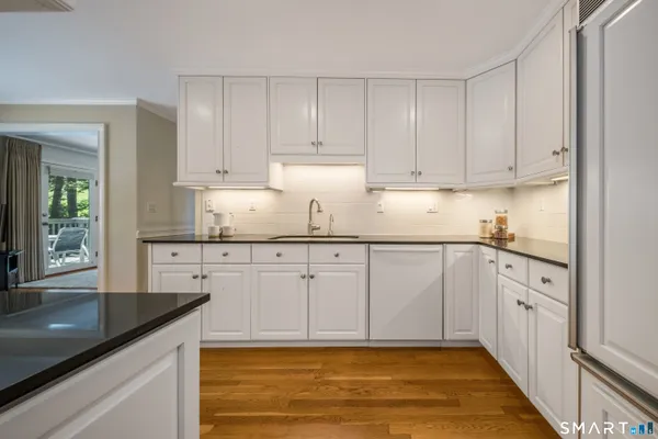 $634,900 | 5 Boxwood Circle, Avon, CT 06001
