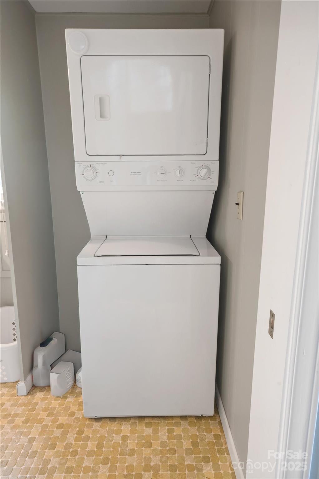 909 Green Hill Road Brevard, NC 28712 - Photo 28 of 44 a utility room with dryer and washer