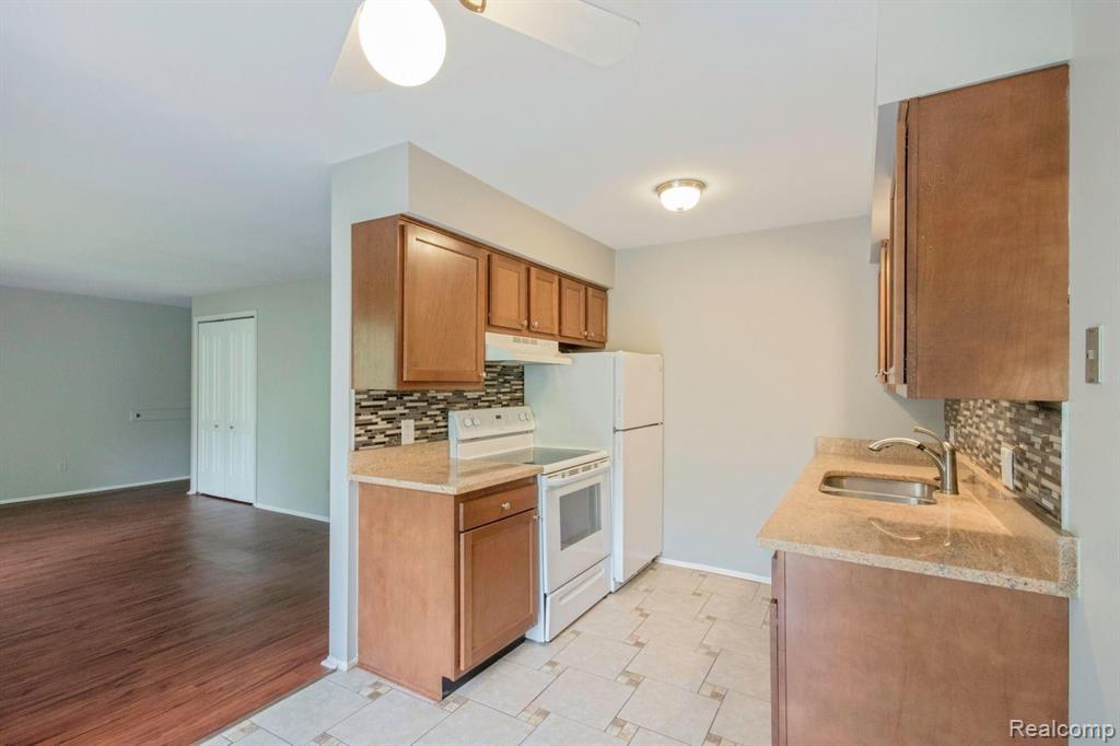 2177 Decker Road, Unit 54 Walled Lake, MI 48390 - Photo 2 of 6