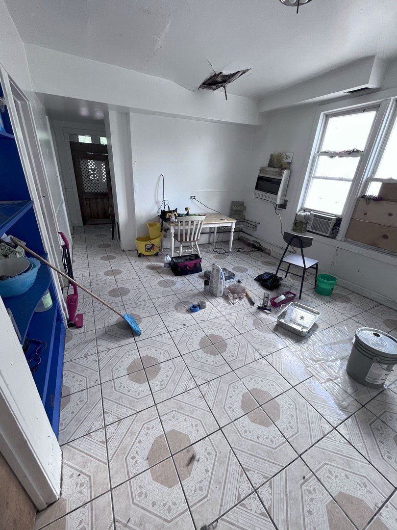 2103 West 52nd Street Chicago, IL 60609 - Photo 9 of 9 a gym hall with exercise machine