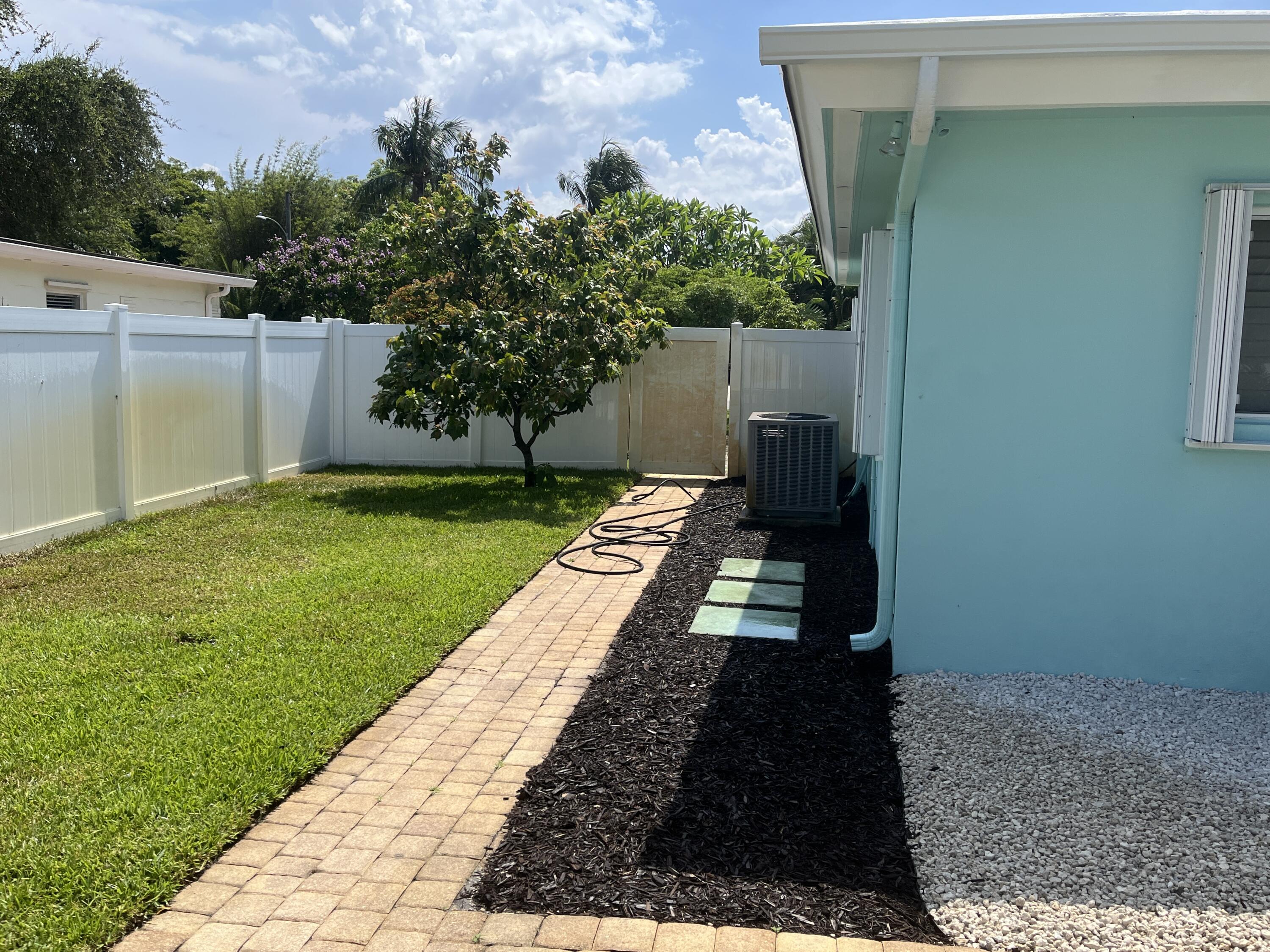 2110 Northeast 4th Avenue Boca Raton, FL 33431 - Photo 9 of 12 IMG_4635