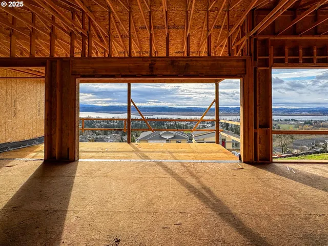 $2,049,995 | 488 North Z Circle, Washougal, WA 98671