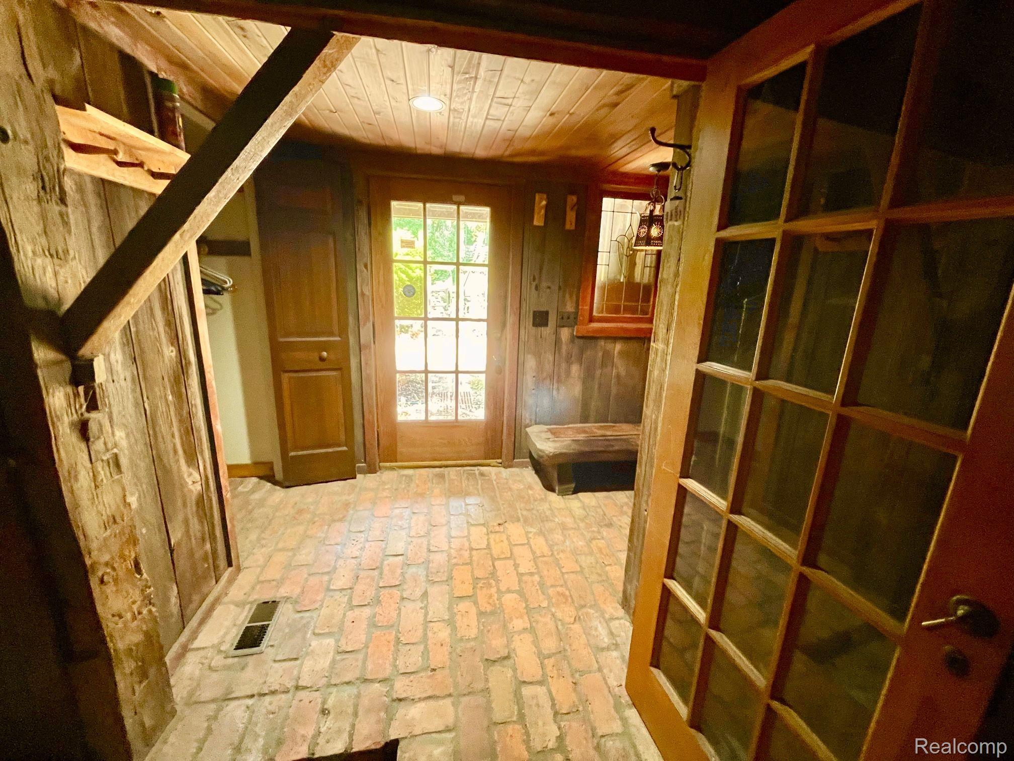 14347 Hogan Road Linden, MI 48451 - Photo 7 of 19 Gallery Image 7