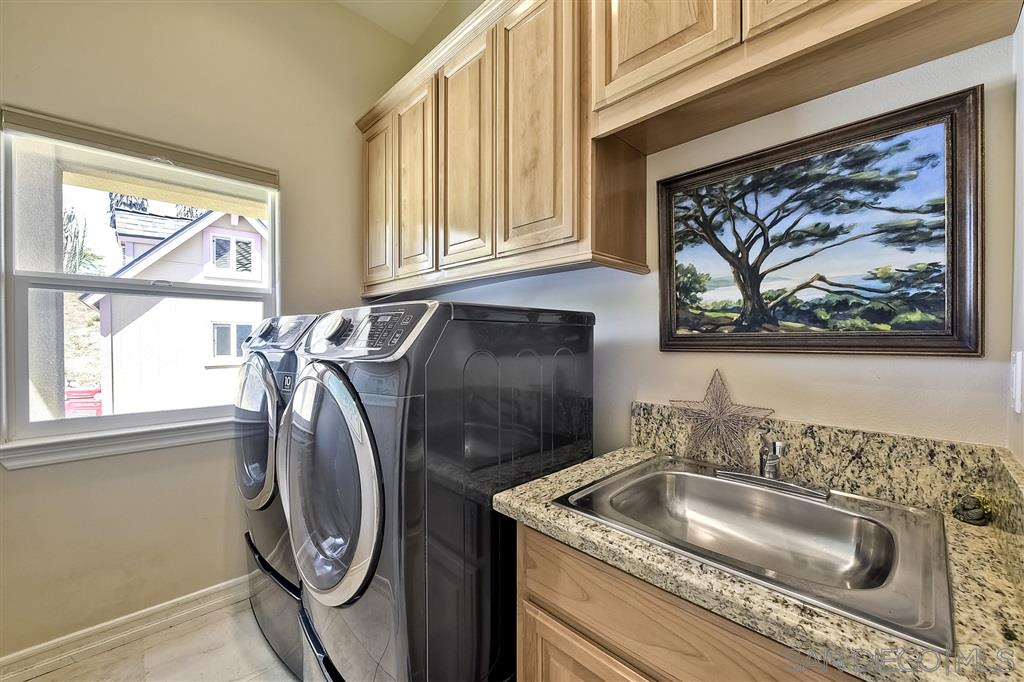 10182 La Roca Grande Escondido, CA 92026 - Photo 3 of 25 Gallery Image 3