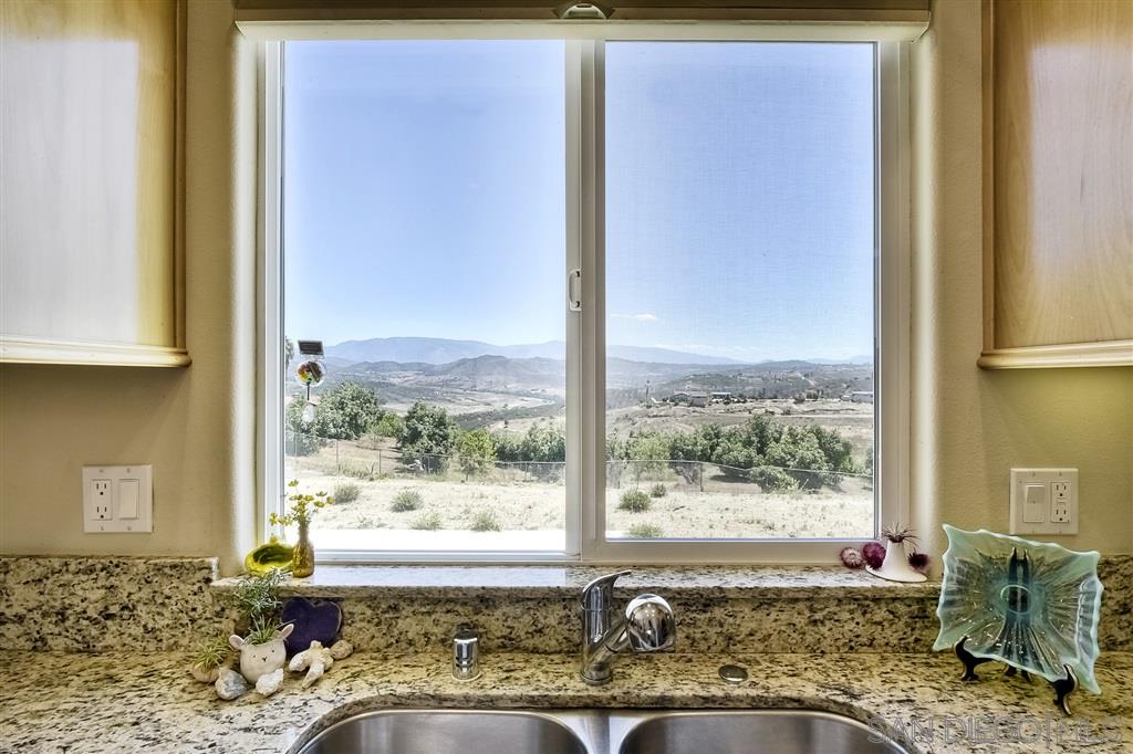 10182 La Roca Grande Escondido, CA 92026 - Photo 8 of 25 Gallery Image 8