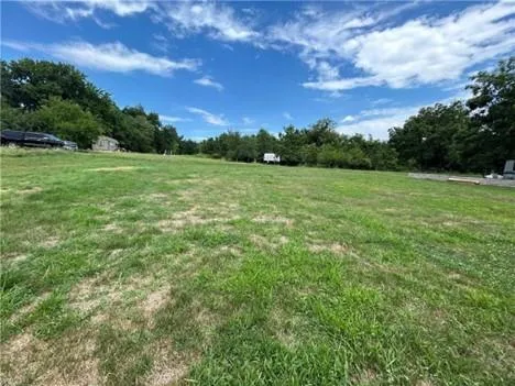 $16,000 | 14-18 Cedar Drive, Linn Valley, KS 66040