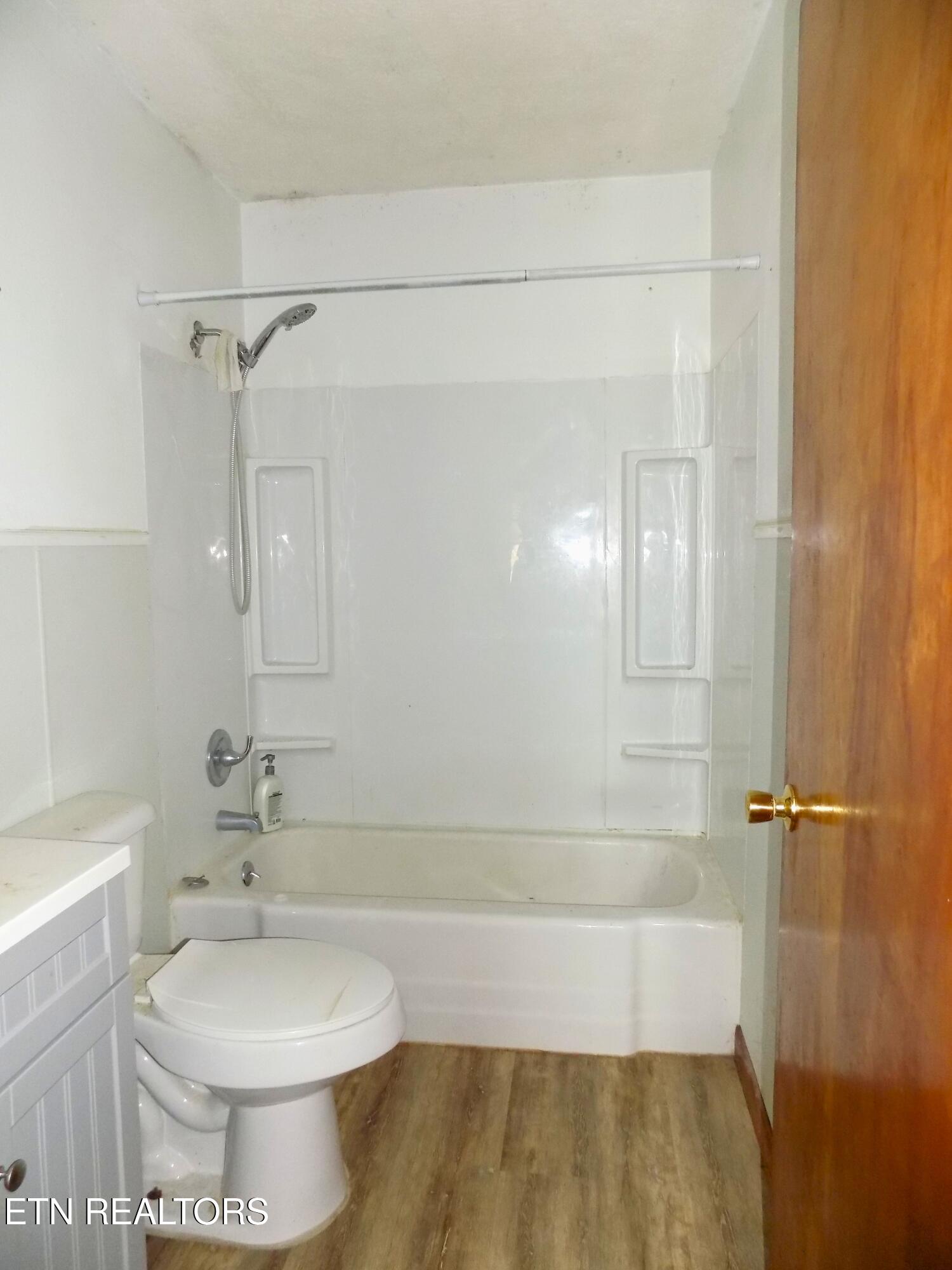 2139 Fraker Road Jefferson City, TN 37760 - Photo 15 of 32 Bathroom 2