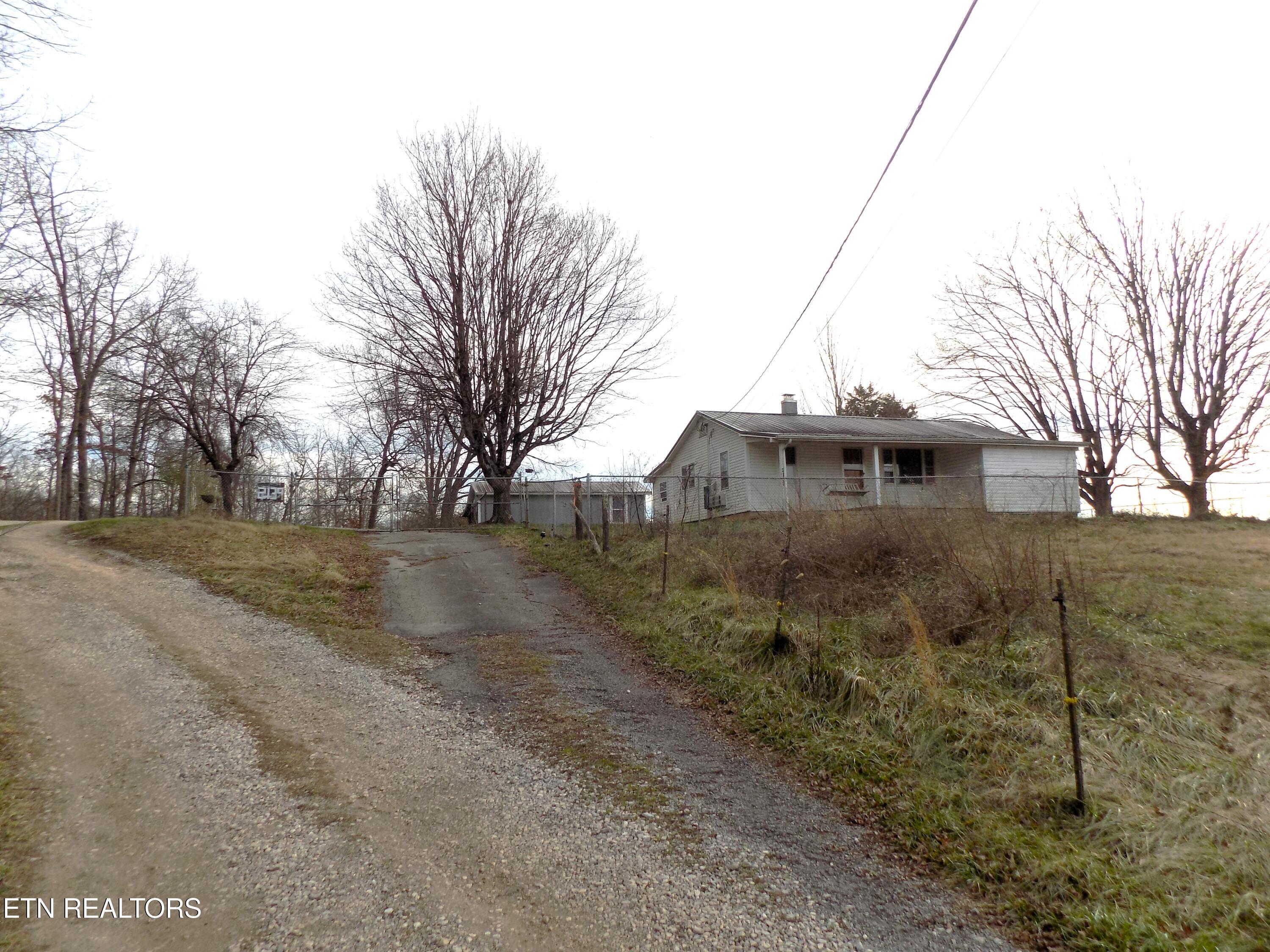 2139 Fraker Road Jefferson City, TN 37760 - Photo 28 of 32 Driveway