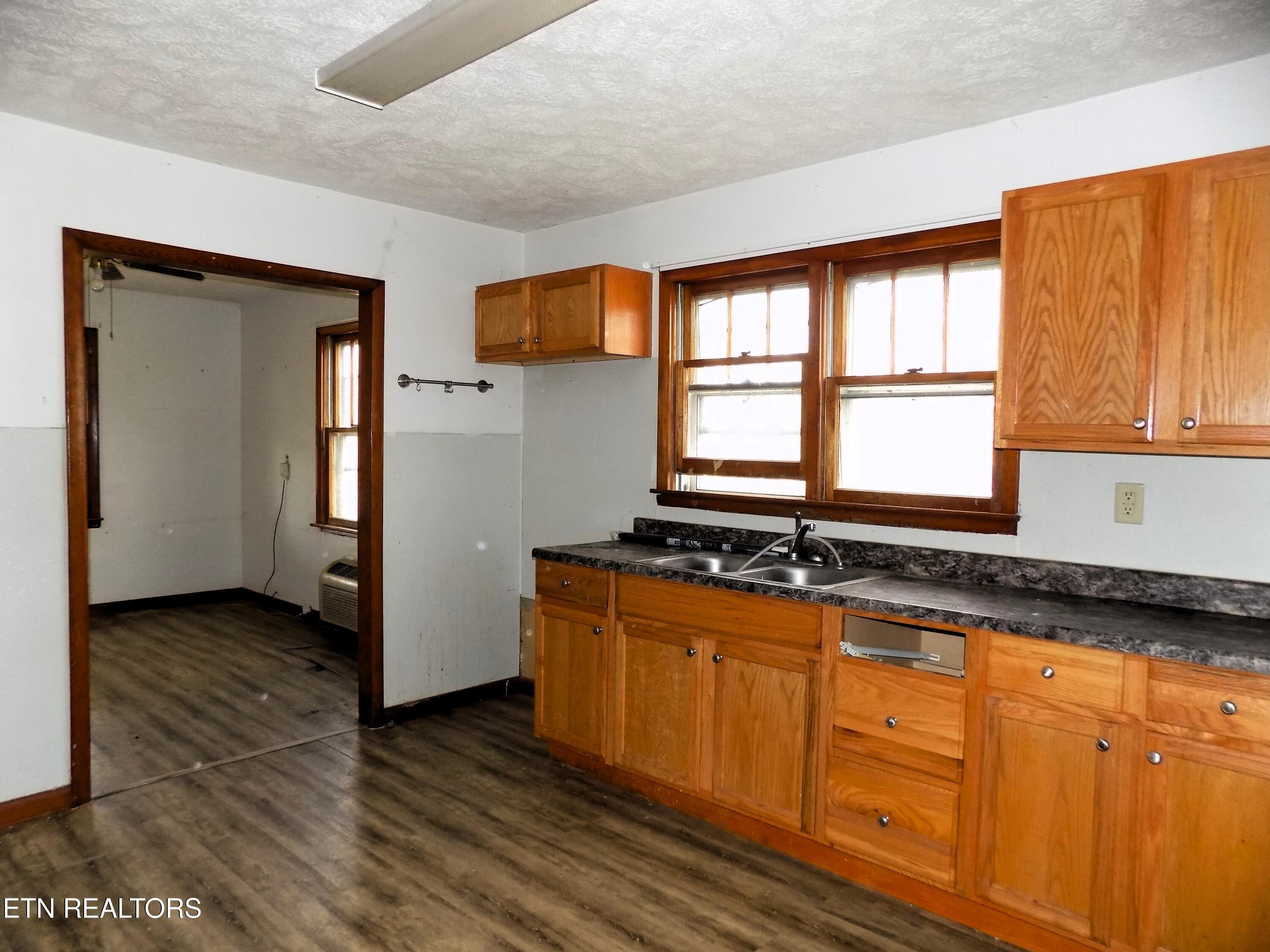 2139 Fraker Road Jefferson City, TN 37760 - Photo 6 of 32 Kitchen