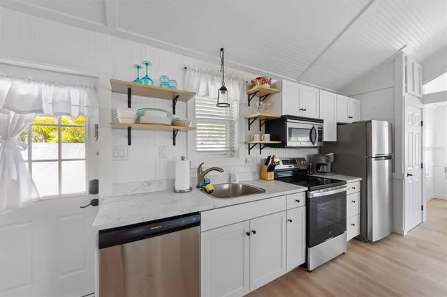 $998,900 | 2408 Avenue B, Bradenton Beach, FL 34217