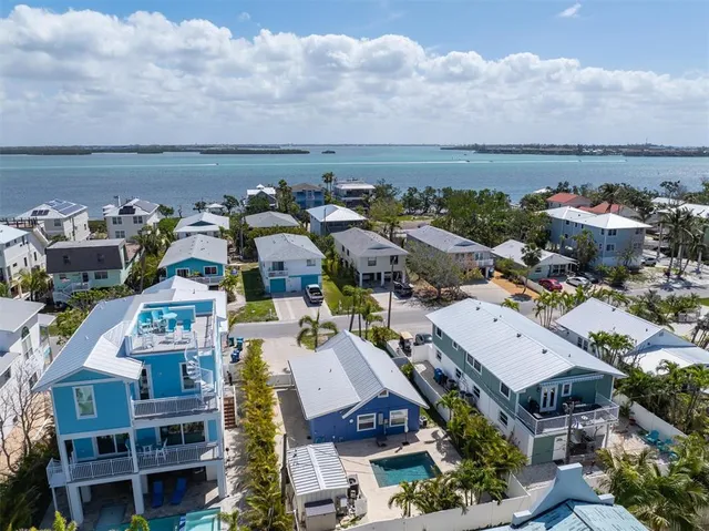 $998,900 | 2408 Avenue B, Bradenton Beach, FL 34217