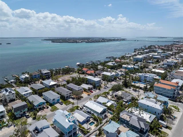 $998,900 | 2408 Avenue B, Bradenton Beach, FL 34217