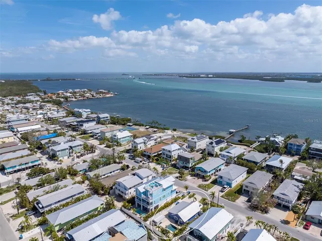 $998,900 | 2408 Avenue B, Bradenton Beach, FL 34217