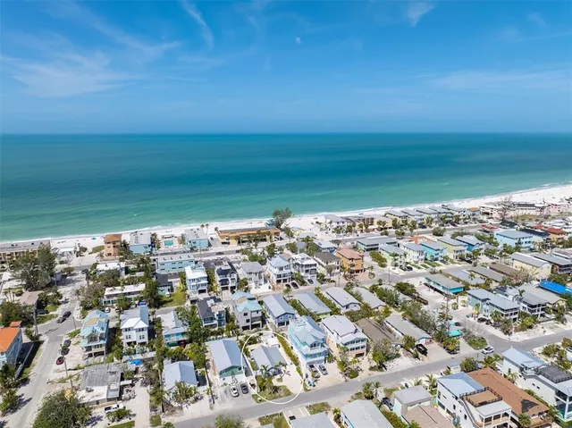 $998,900 | 2408 Avenue B, Bradenton Beach, FL 34217