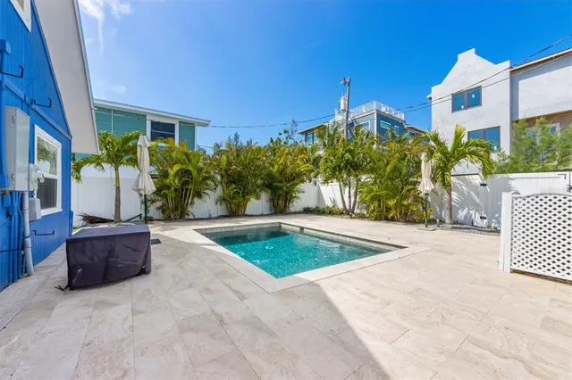 $998,900 | 2408 Avenue B, Bradenton Beach, FL 34217