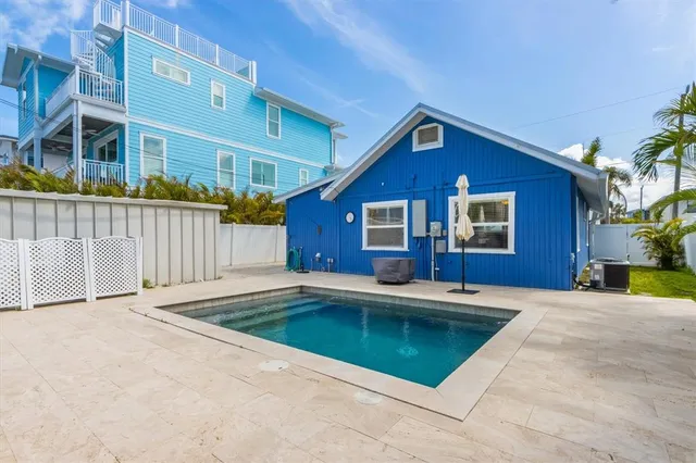 $998,900 | 2408 Avenue B, Bradenton Beach, FL 34217