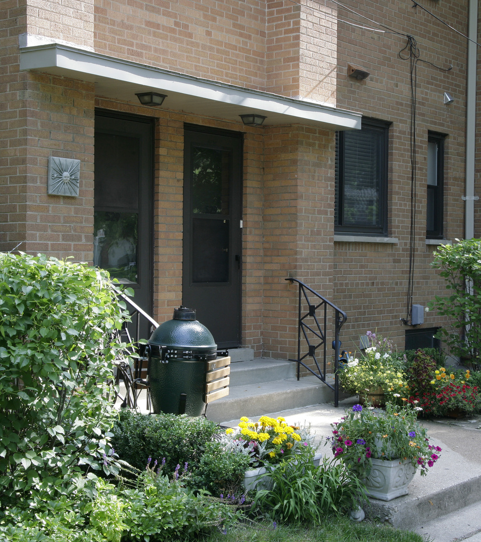 537 Ridge Road, Unit 537 Wilmette, IL 60091 - Photo 12 of 15 front view of a house