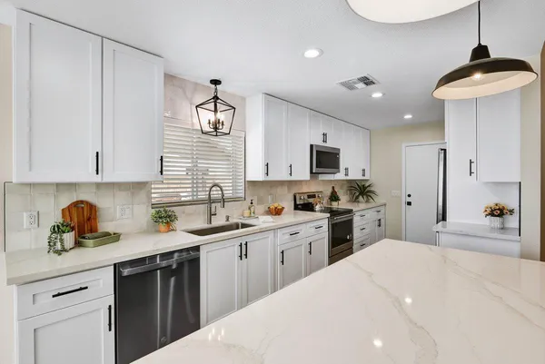 $2,495 | 7331 West Windrose Drive, Peoria, AZ 85381