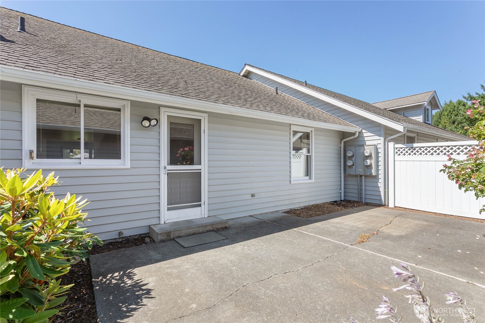 1843 Main Street, Unit G2 Lynden, WA 98264 - Photo 24 of 30 a front view of a house