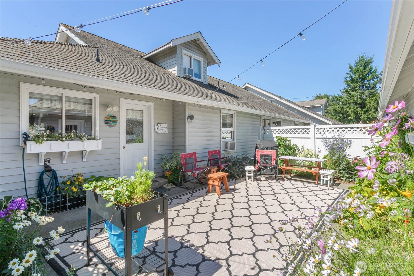 1843 Main Street, Unit G2 Lynden, WA 98264 - Photo 28 of 30 a view of a chairs and table in a patio