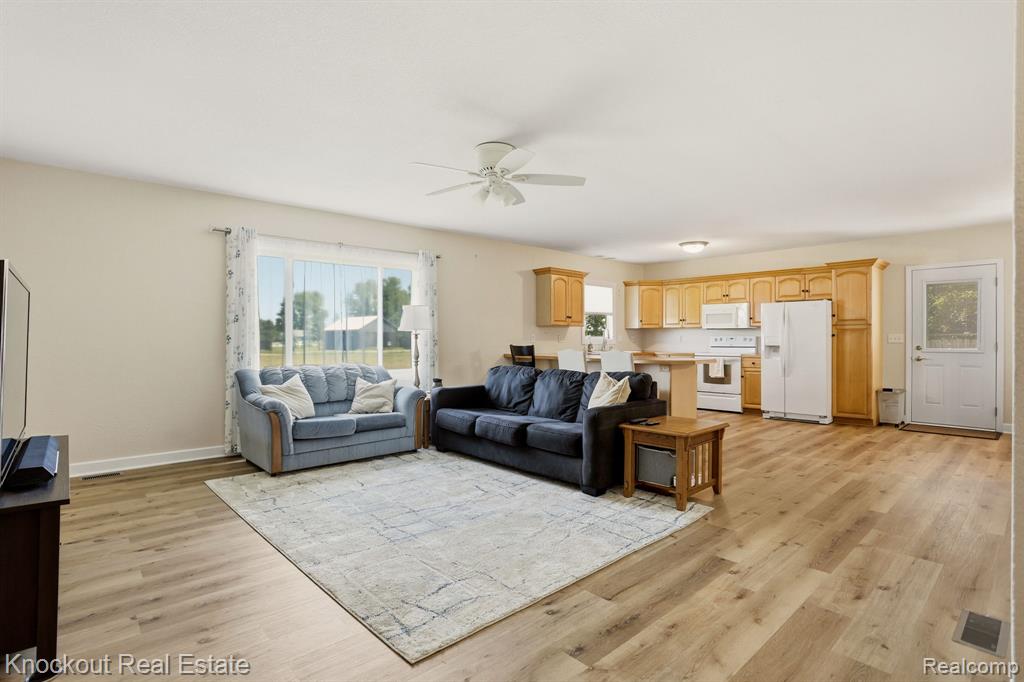 9941 Lange Road Birch Run, MI 48415 - Photo 8 of 42